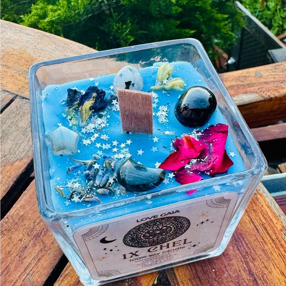 Ix Chel Goddess Candle with Crystals & Botanical Herbs 10oz - Picture 1 of 9